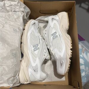 NEW New Balance 725 V1 White Yellow Gray Sneakers